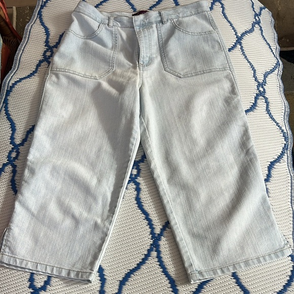 Gloria Vanderbilt cropped jeans in light color size 10 - Picture 9 of 9